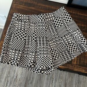 Jessica Simpson Black and White Patterned Shorts